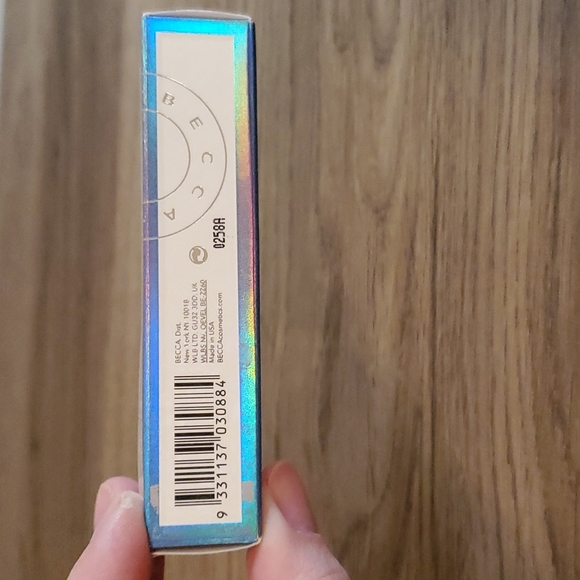 Becca Hydra-Light Smoothing Lip Scrub - Picture 2 of 7